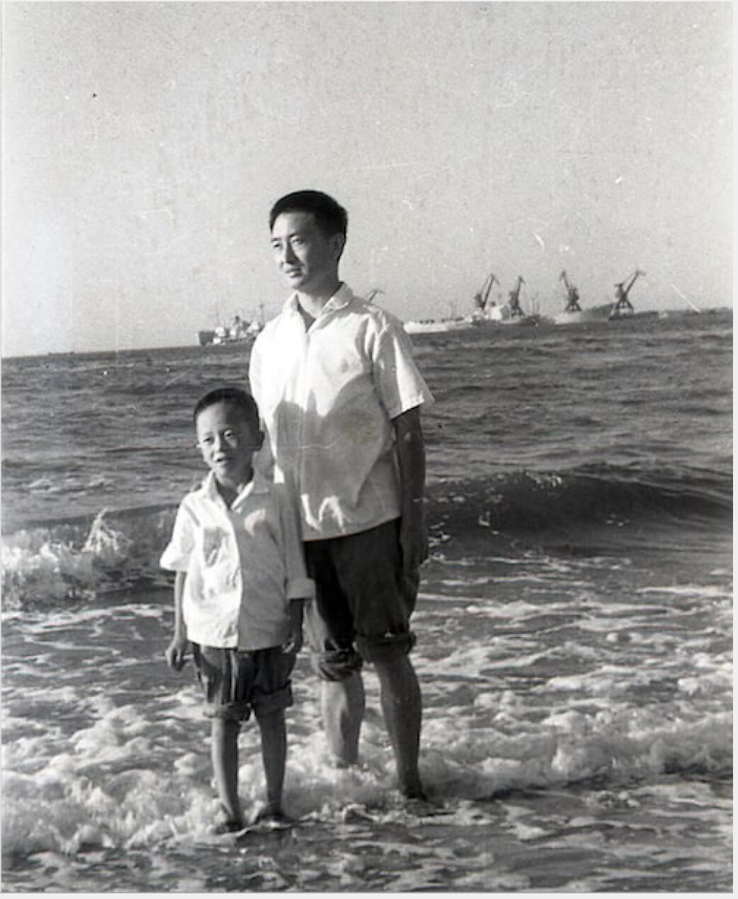 周鸿祎,出生,儿时,父亲