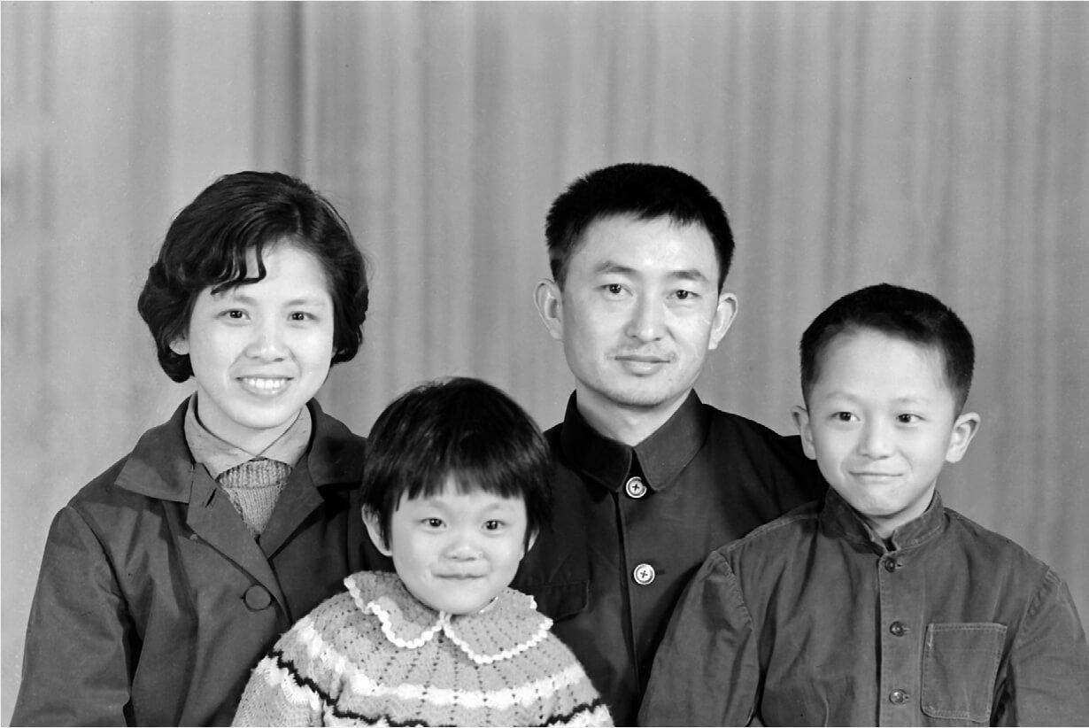周鸿祎,小学时期的全家福,孩提时期