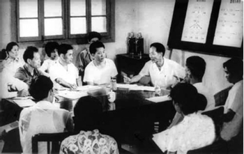 袁隆平为课题组成员讲课